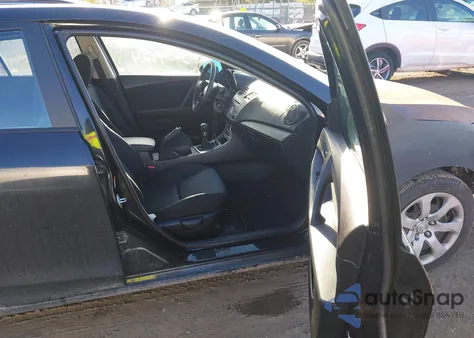 2010 Mazda Mazda3 I Sport z USA, uszkodzony, nr VIN JM1BL1SG2A1140675